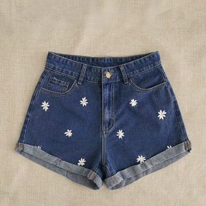 Floral Embroidery Denim Shorts